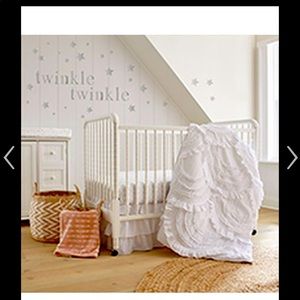 Levyex Baby Skylar Crib Quilt & Ruffle Crib Skirt ( White)